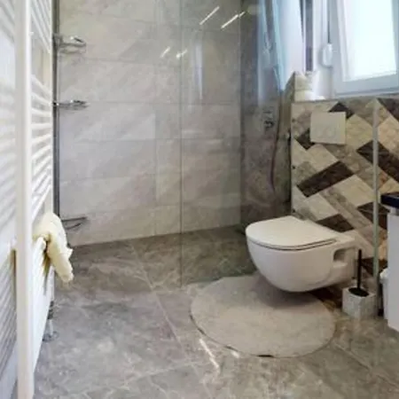 Holiday House Tolesa