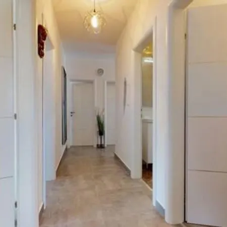 度假居 Holiday House Tolesa