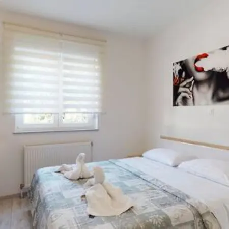 Holiday House Tolesa