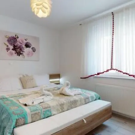 Holiday House Tolesa