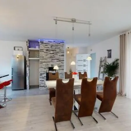度假居 Holiday House Tolesa *