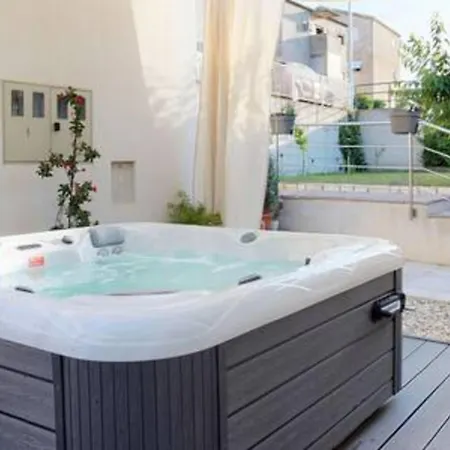 Holiday House Tolesa