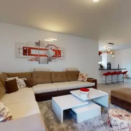 Holiday House Tolesa