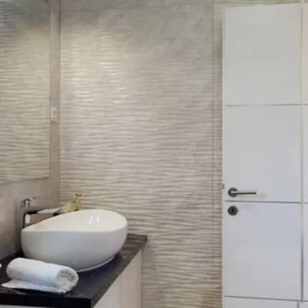度假居 Holiday House Tolesa