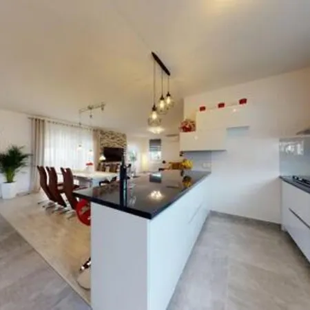 度假居 Holiday House Tolesa