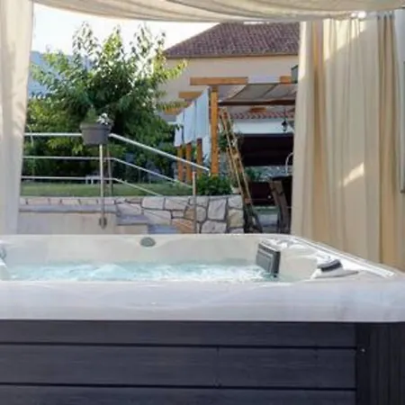度假居 Holiday House Tolesa