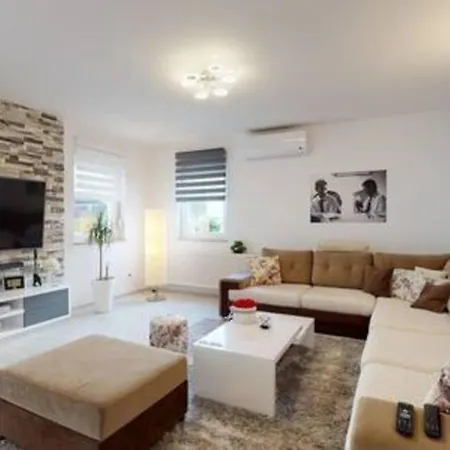 度假居 Holiday House Tolesa